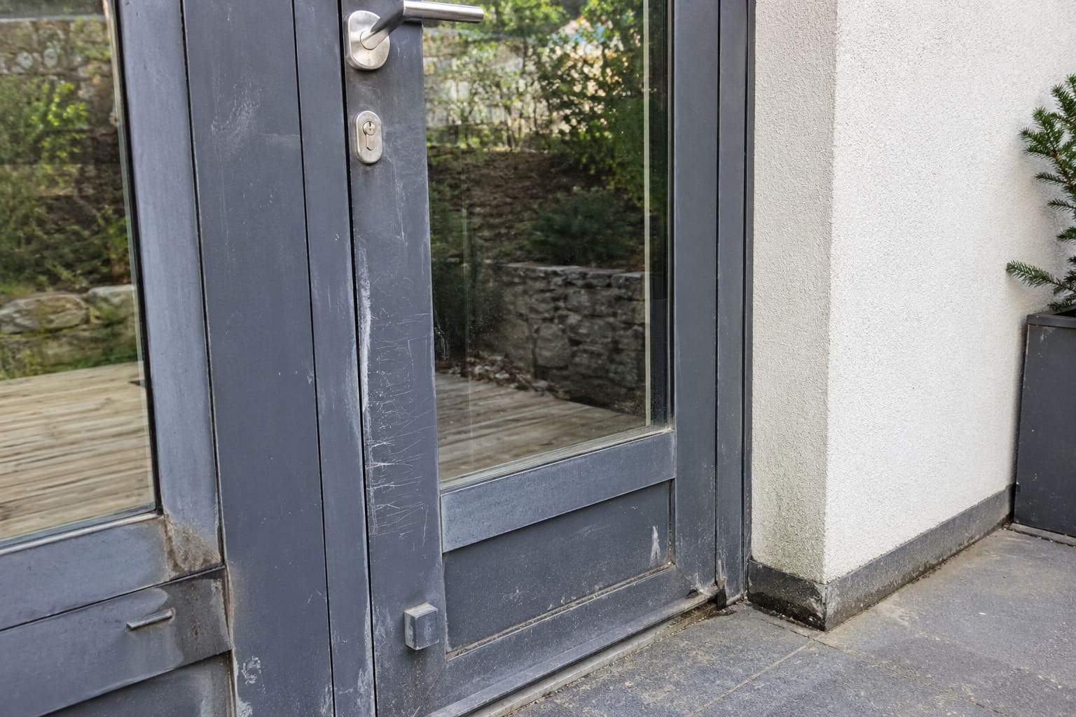 surface finish disadvantages of aluminium doors
